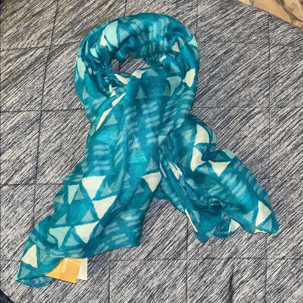 NWT Francesca’s mosaic tile infinity scarf